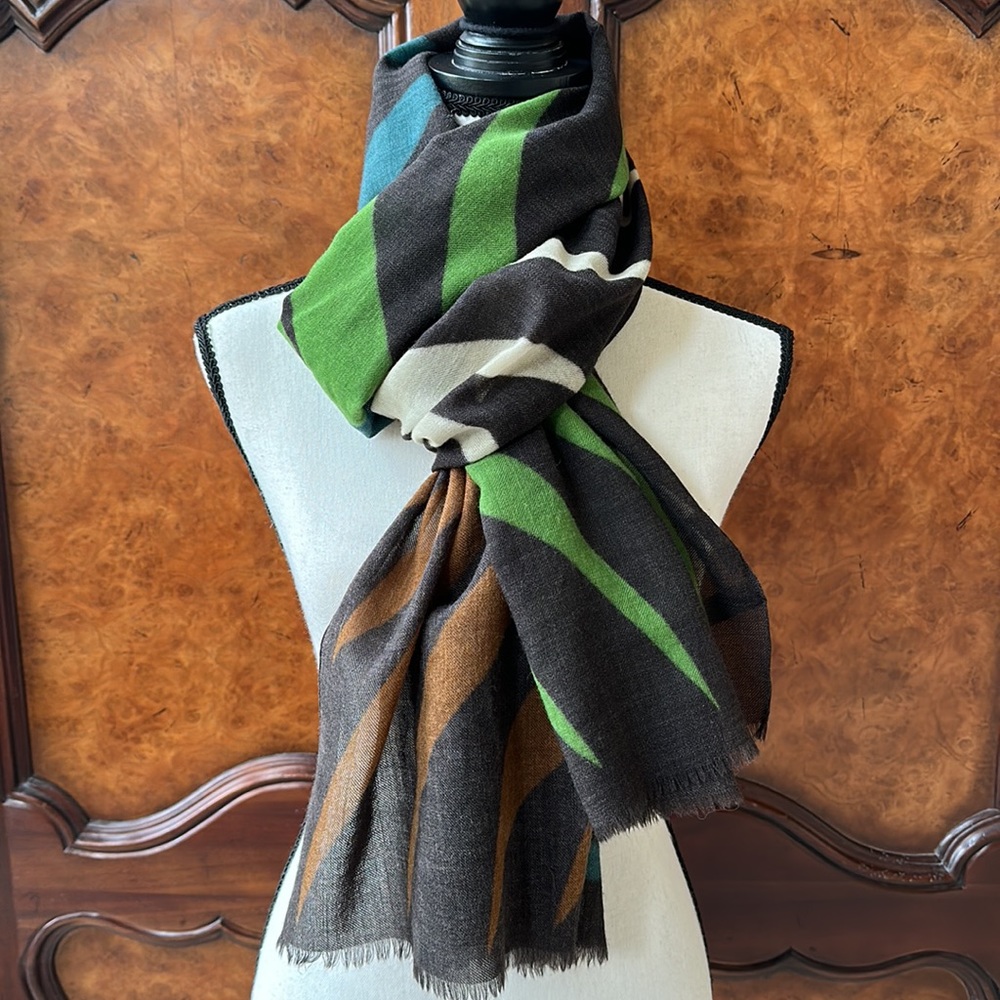 Stunning Saraceno Bellagio Italian Wool Scarf / Wrap